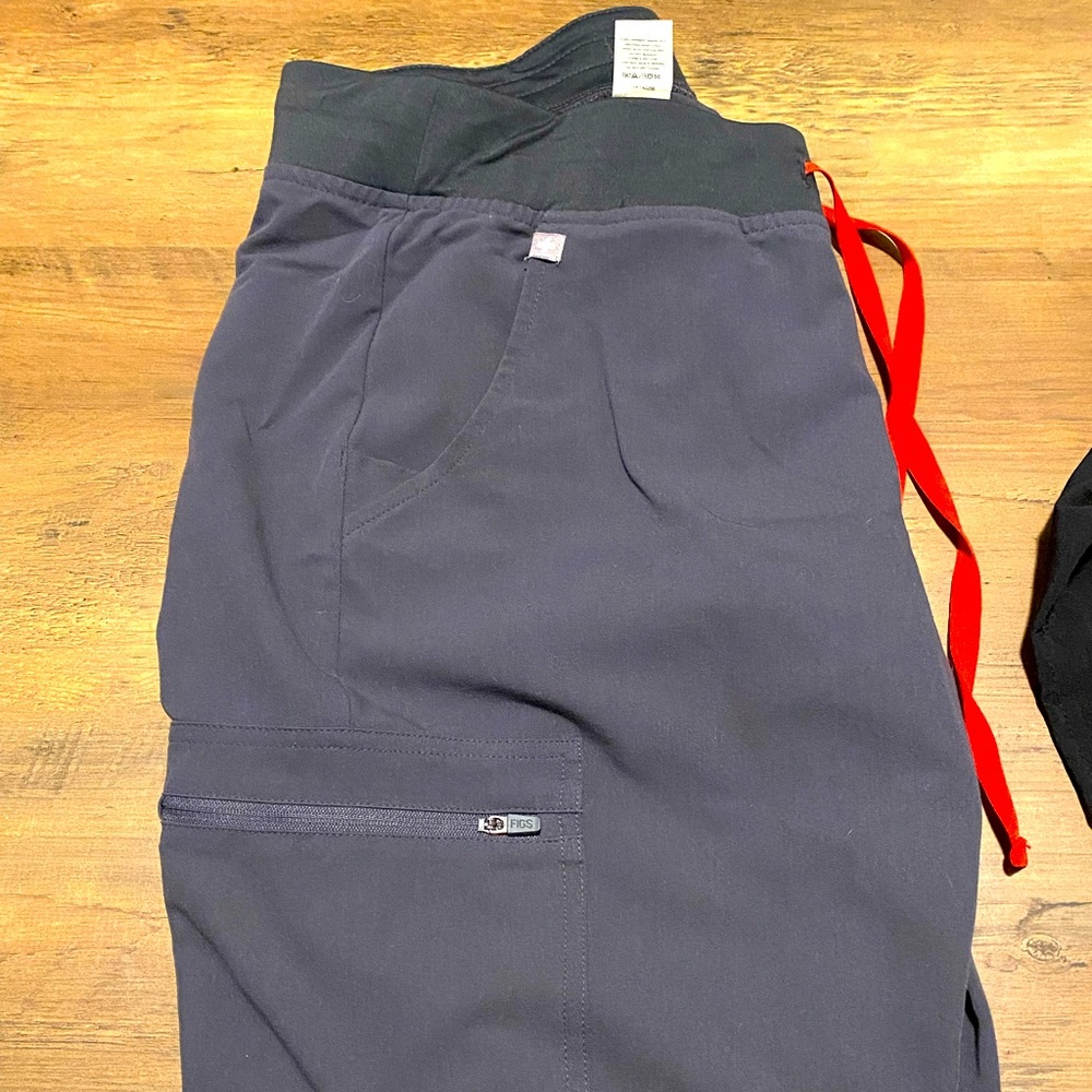 Figs, Charcoal with red string, medium petite